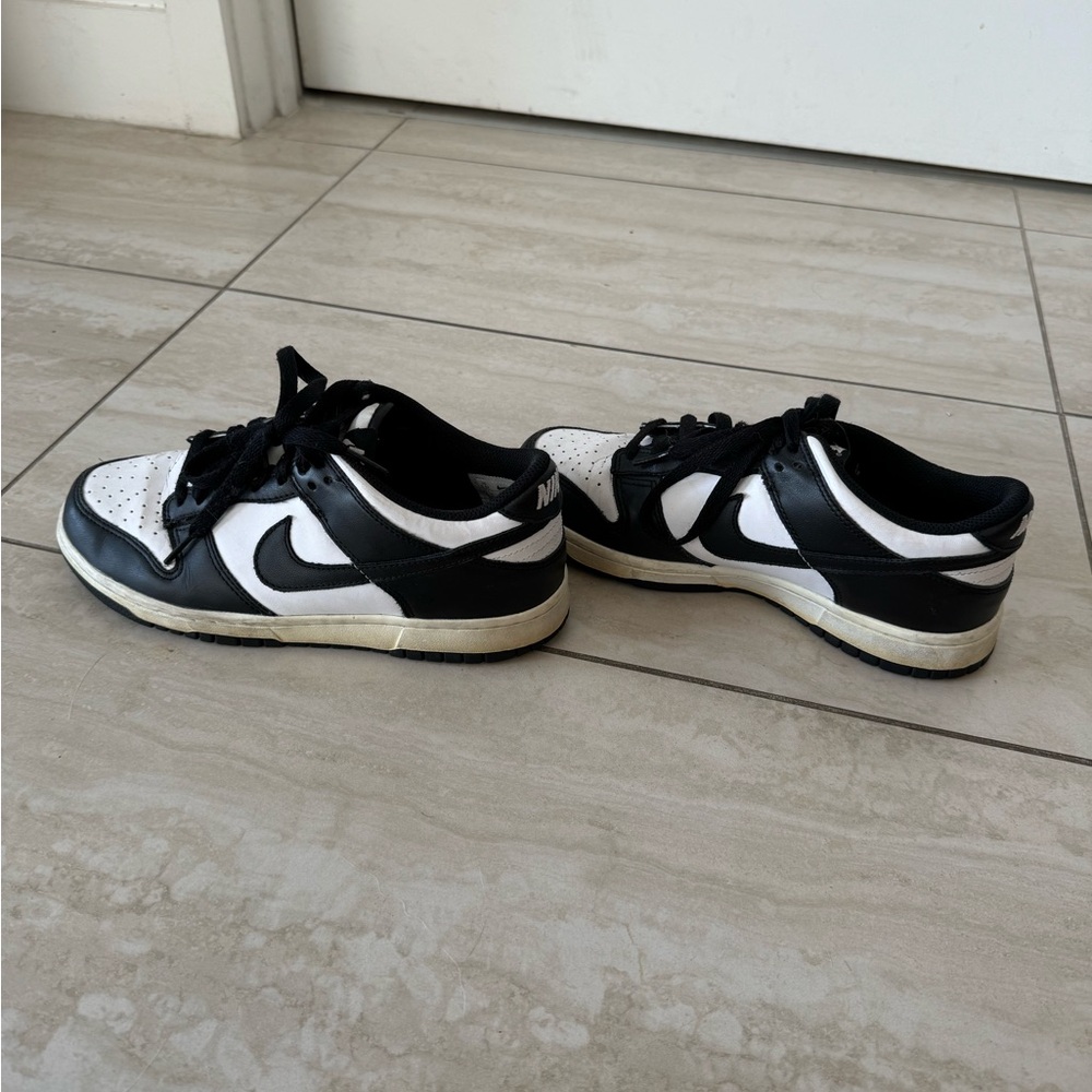 nike dunks size kids 6.5 ( women’s 8)